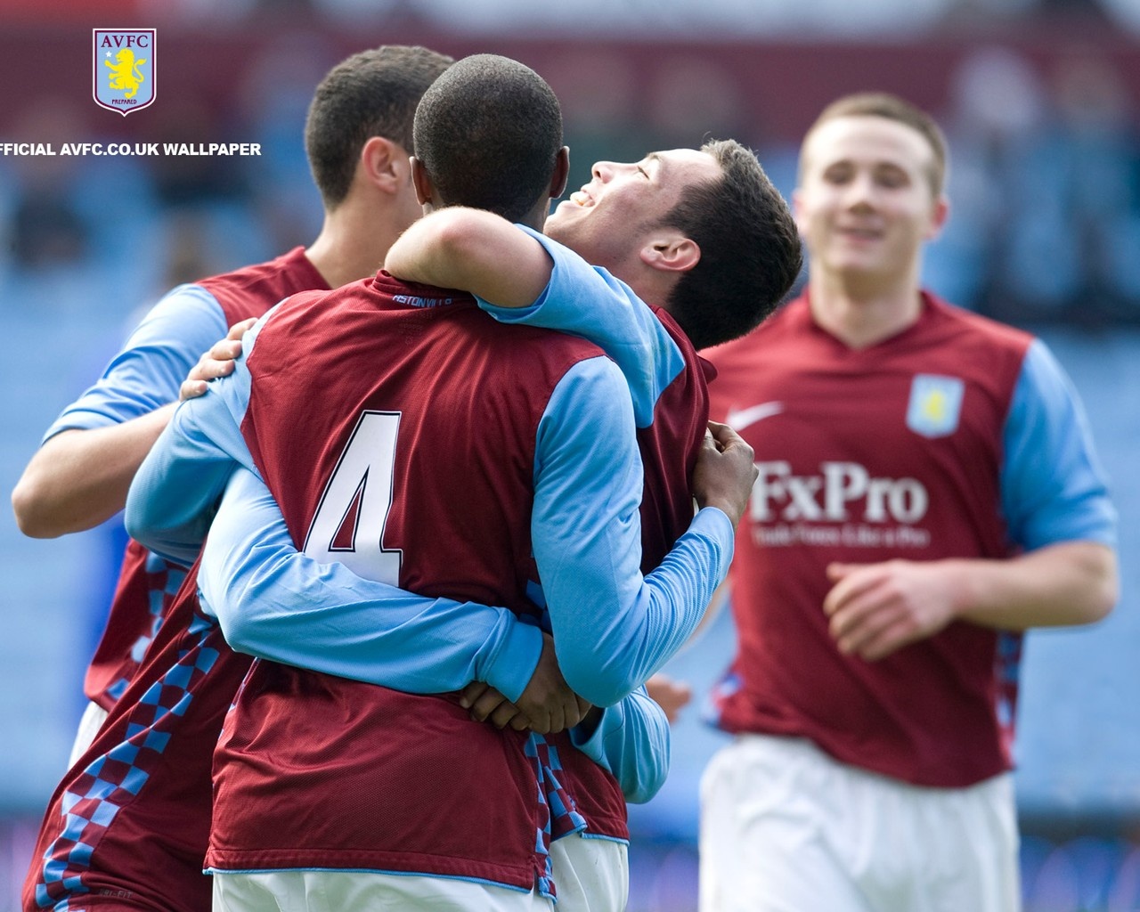 半场战报：勒沃库森0-1多特，安塞尔米诺头槌破门